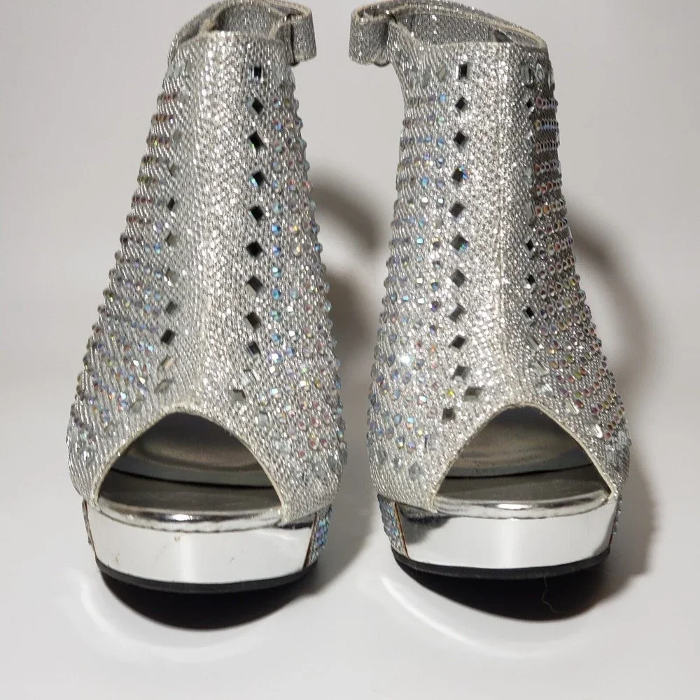 Hot Tomato Silver Embellished Platform Heels Sz 10 Adj Heel Strap Open Toe Y2K